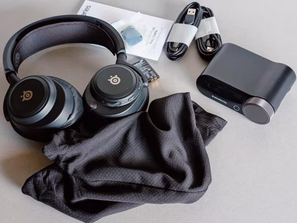 SteelSeries Arctis Nova Pro Wireless - Xbox, PC, PS5, PS4, Switch, Mobile